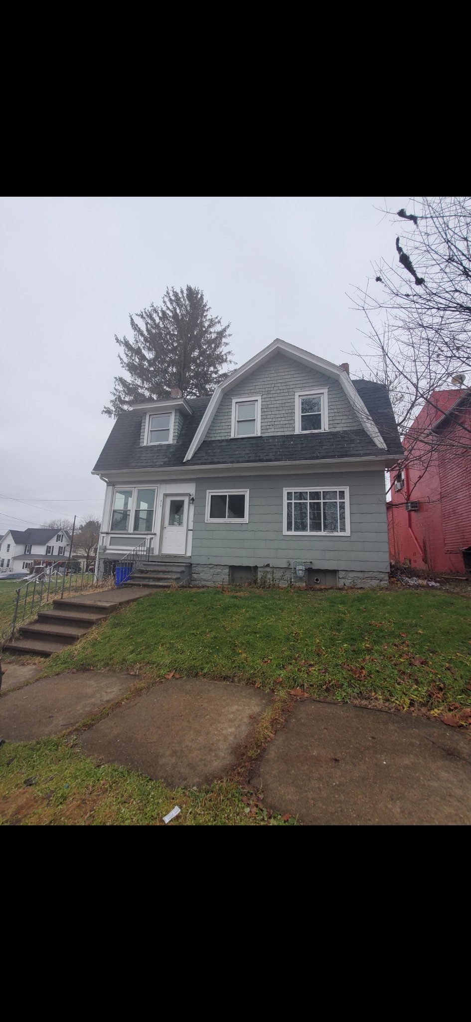 Oil City House: 212 Bishop Avenue