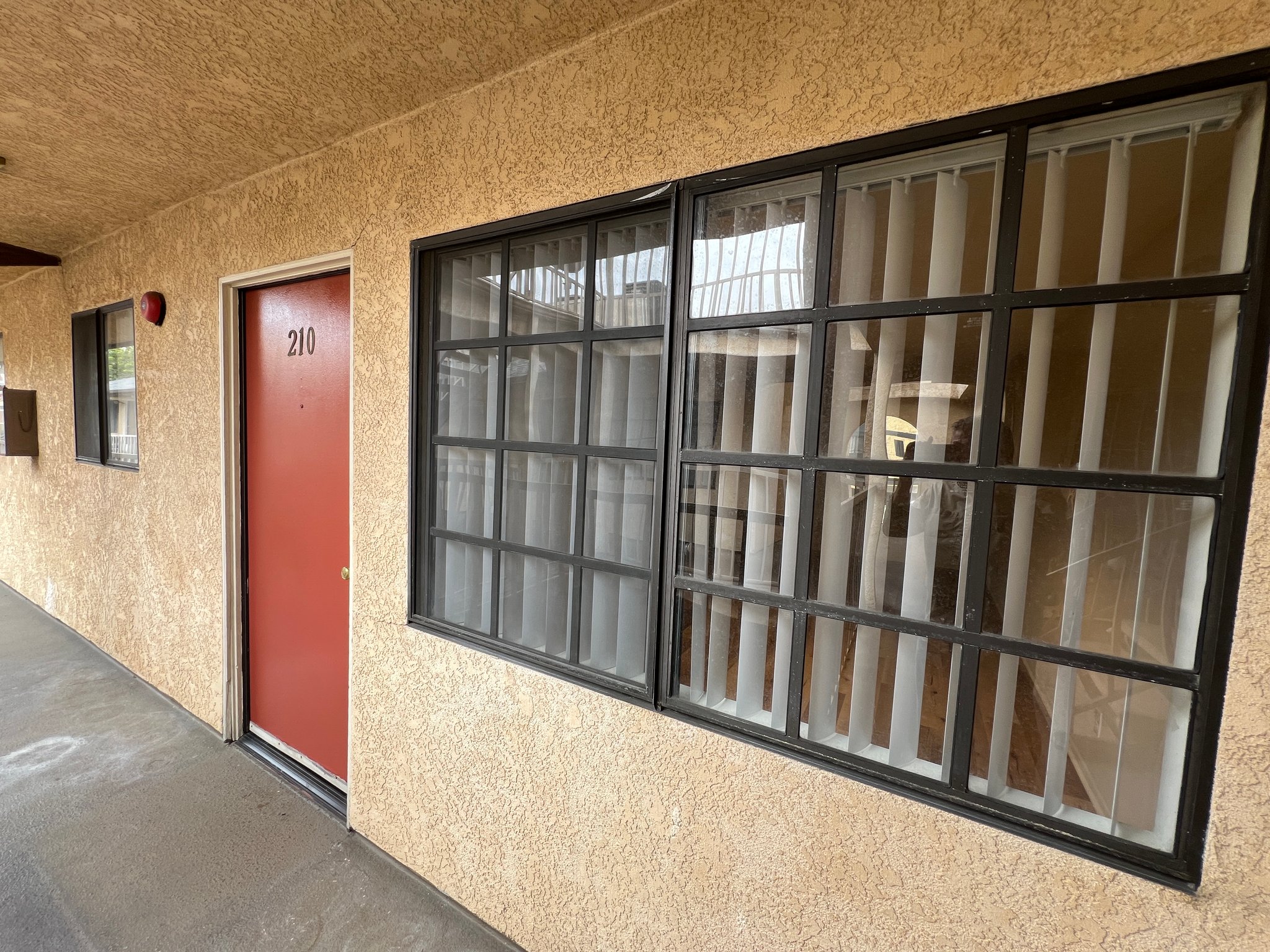 Glendale Apartment: 1517 ROCK GLEN AVE