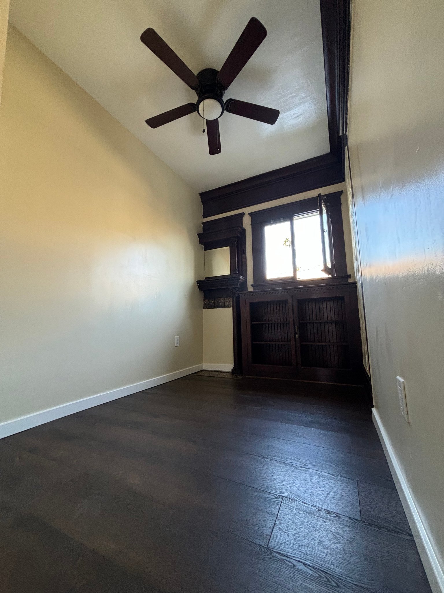Los Angeles Single Room: 526 W 49th St Los Angeles, CA 90037