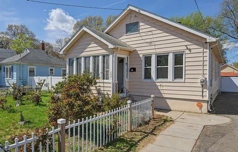 hartford House: 172 Sisson Street, East Hartford, CT 06118