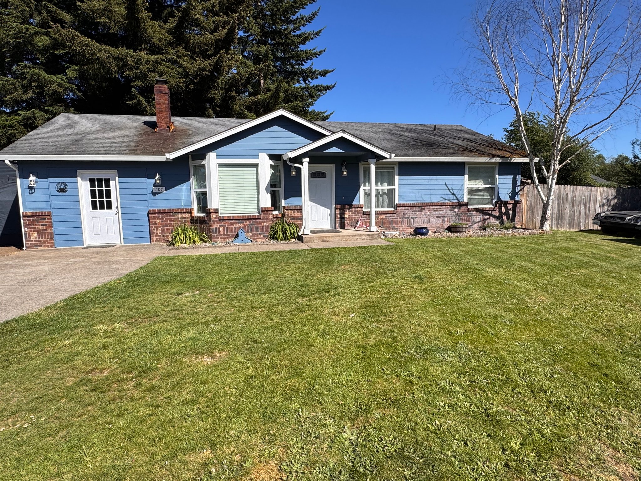 Yacolt House: 107 S Pine Dr
