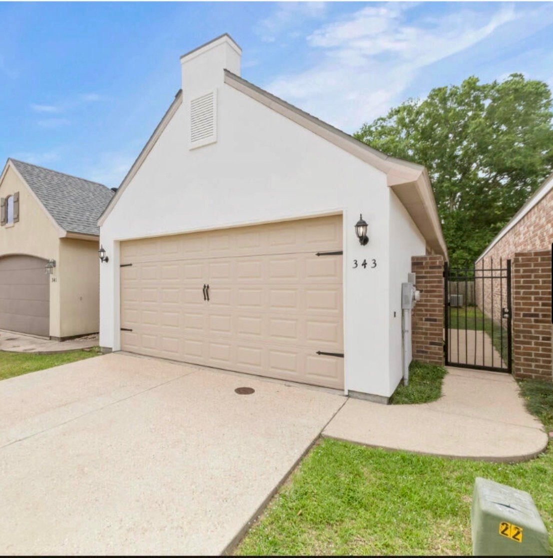 Lafayette House: 343 Chimney Rock Blvd