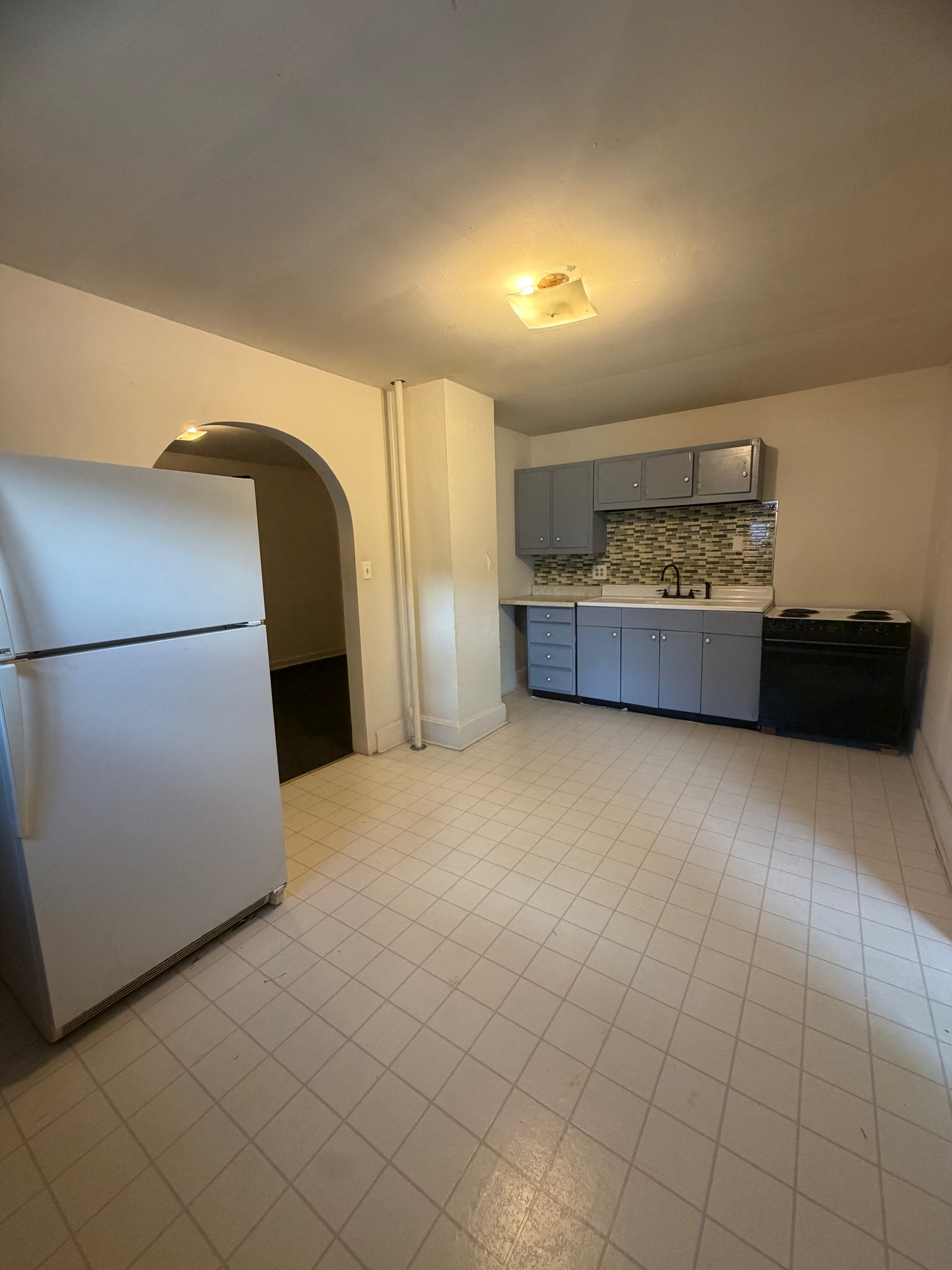 Cresson Apartment: 101 Powell Ave