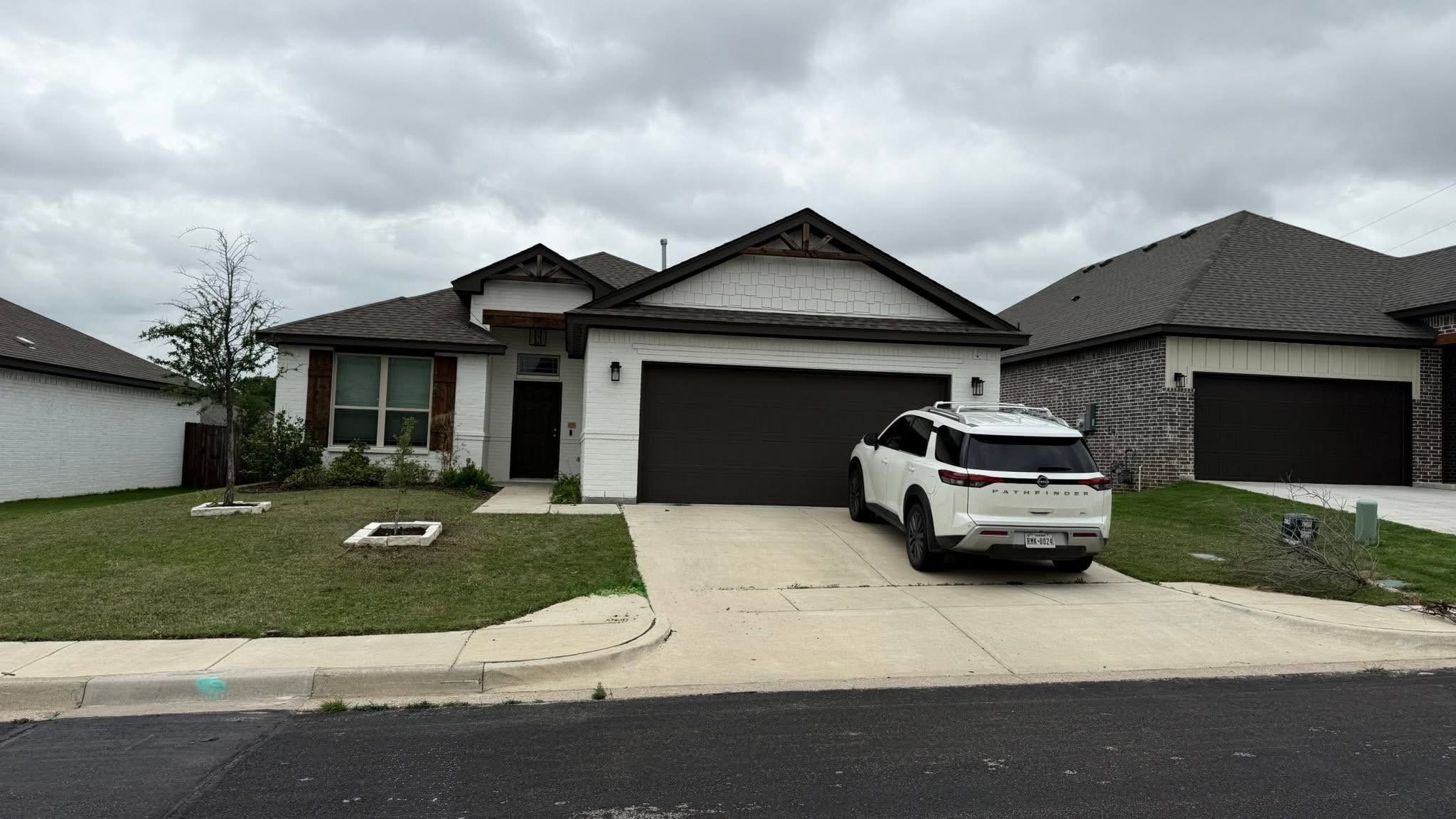 Weatherford House: 342 Carlisle Dr