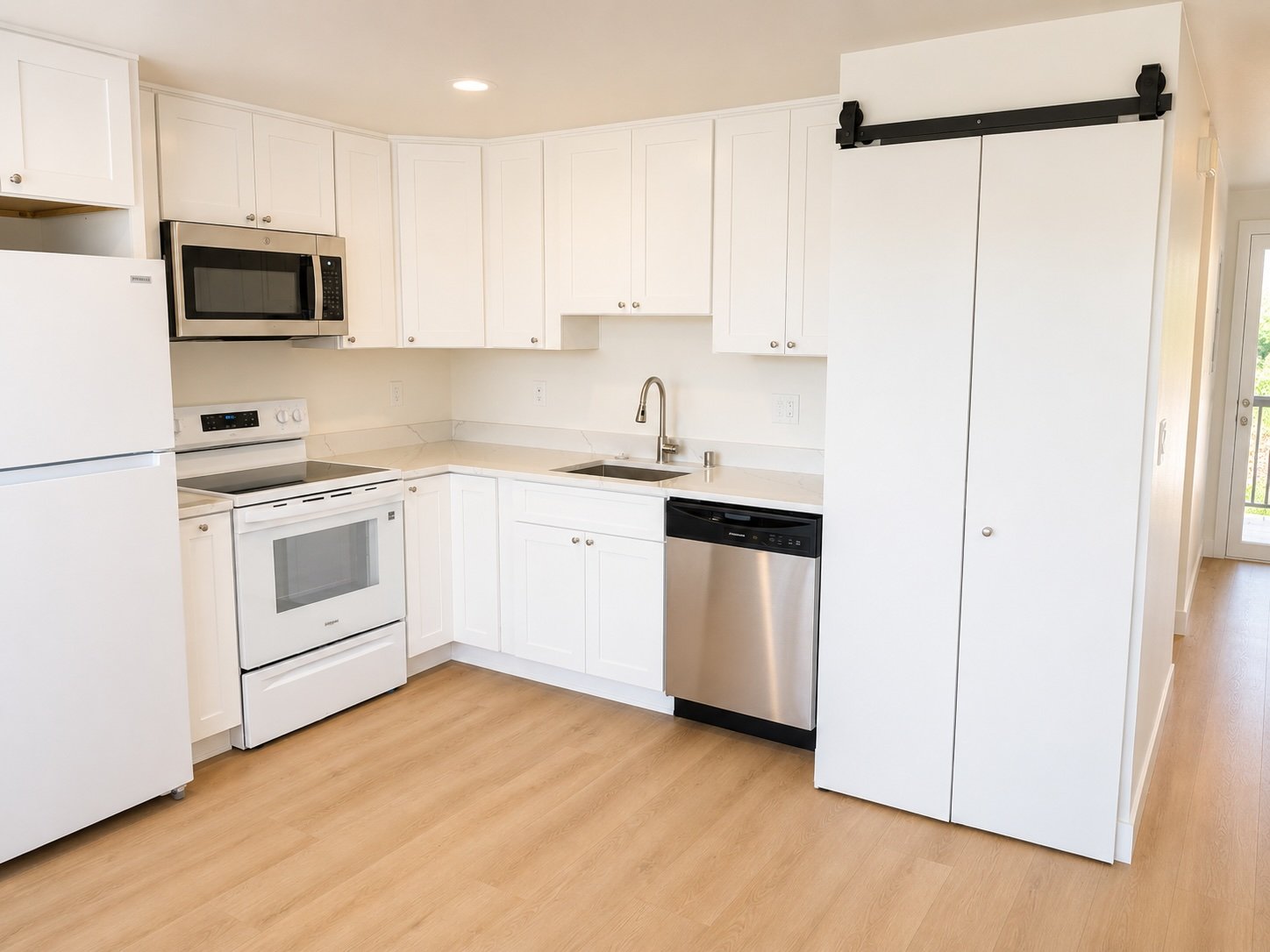 Seattle Apartment: 8711 S 114th St
