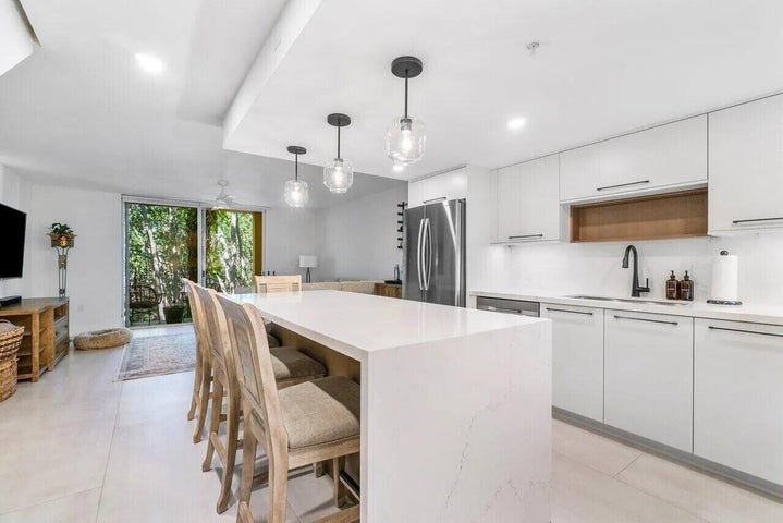 Hypoluxo Condo: 1100 Scotia Drive 105