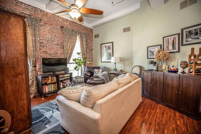 Pembroke Condo: 100 Main St