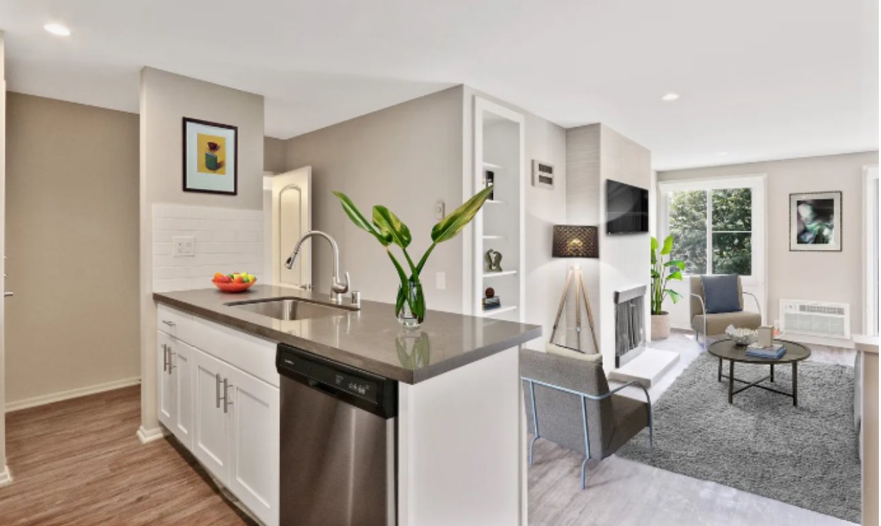 Los Angeles Apartment: 10989 Rochester Ave