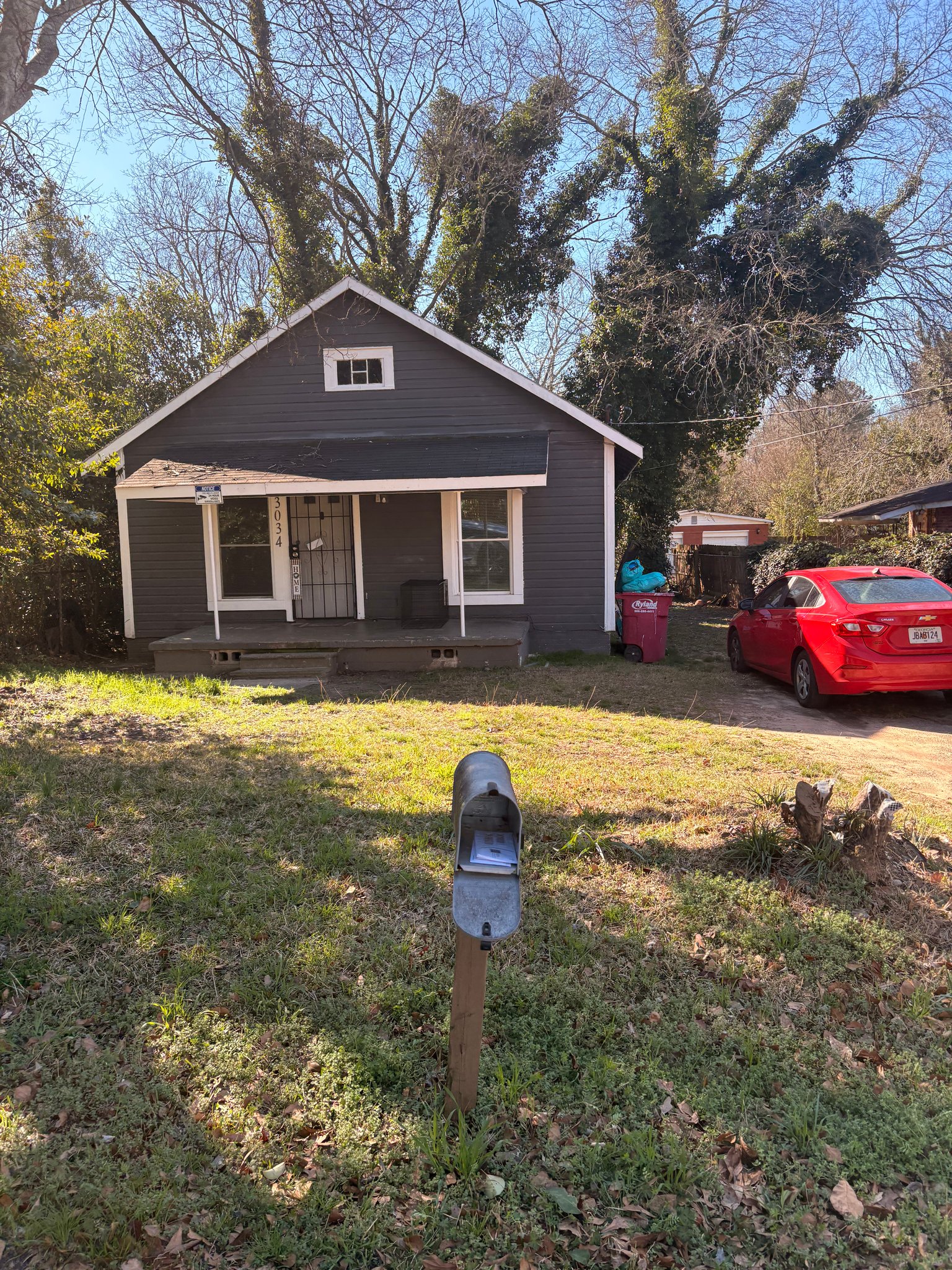 Macon House: 3034 Churchill St.