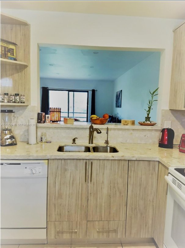 Miami Condo: 14857 SW 104th St
