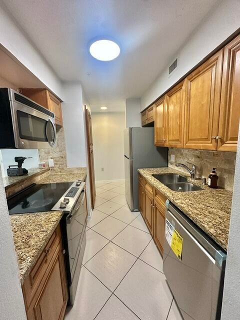 Boynton Beach Condo: 2305 N Congress Avenue 11