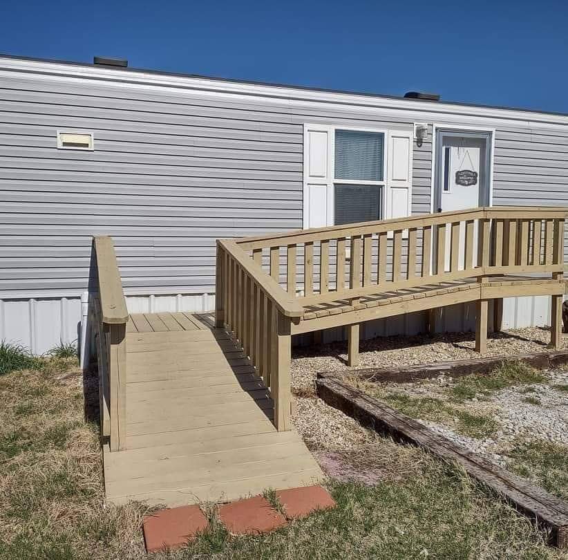 Azle House: 12183 FM 730 N