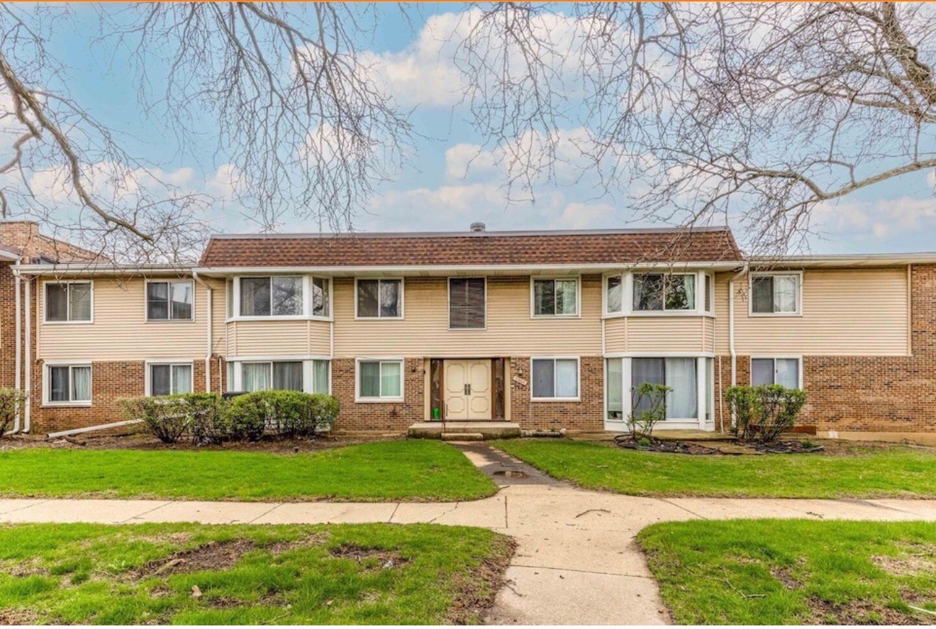 Woodridge Condo: 3004 Roberts Dr, Unit 8