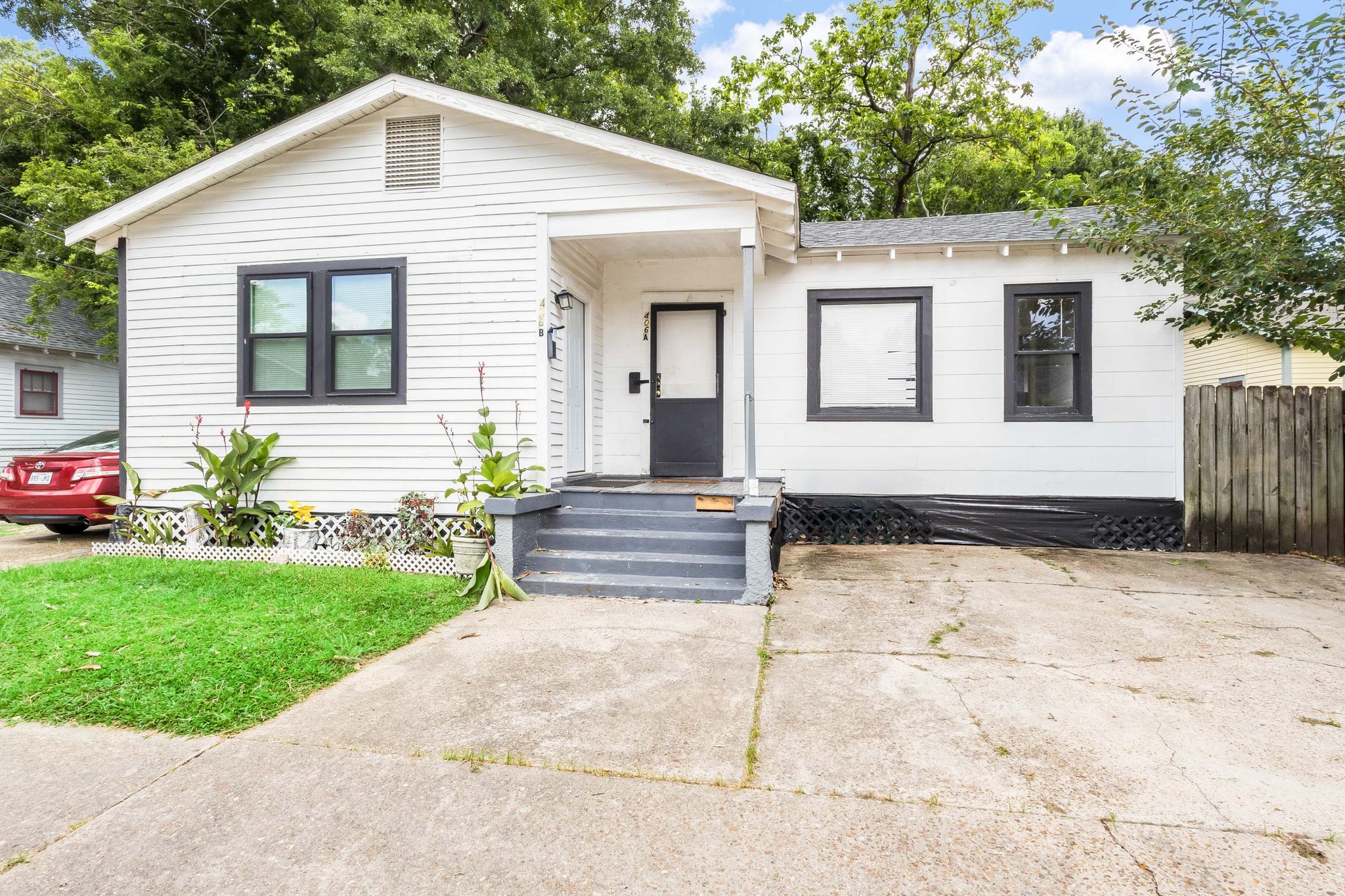 Lafayette Apartment: 406 Voorhies