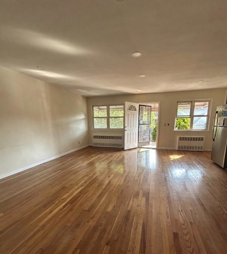 Brooklyn House: 964 E 100th St