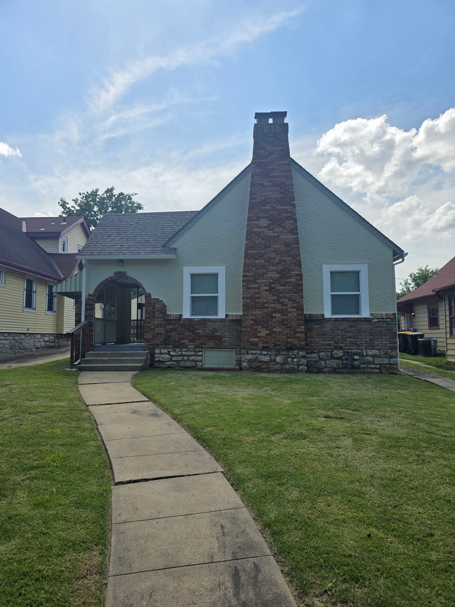 Kansas City House: 6210 Agnes Ave