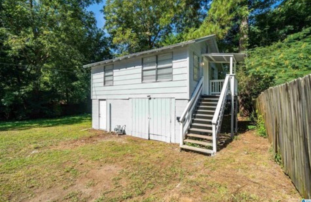 Hueytown Apartment: 2011 High School Road