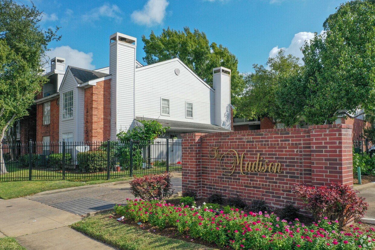 Houston Apartment: 9701 Forum Park Dr