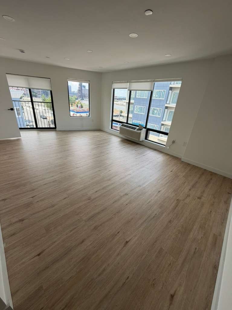 Newark Apartment: 502 Market St