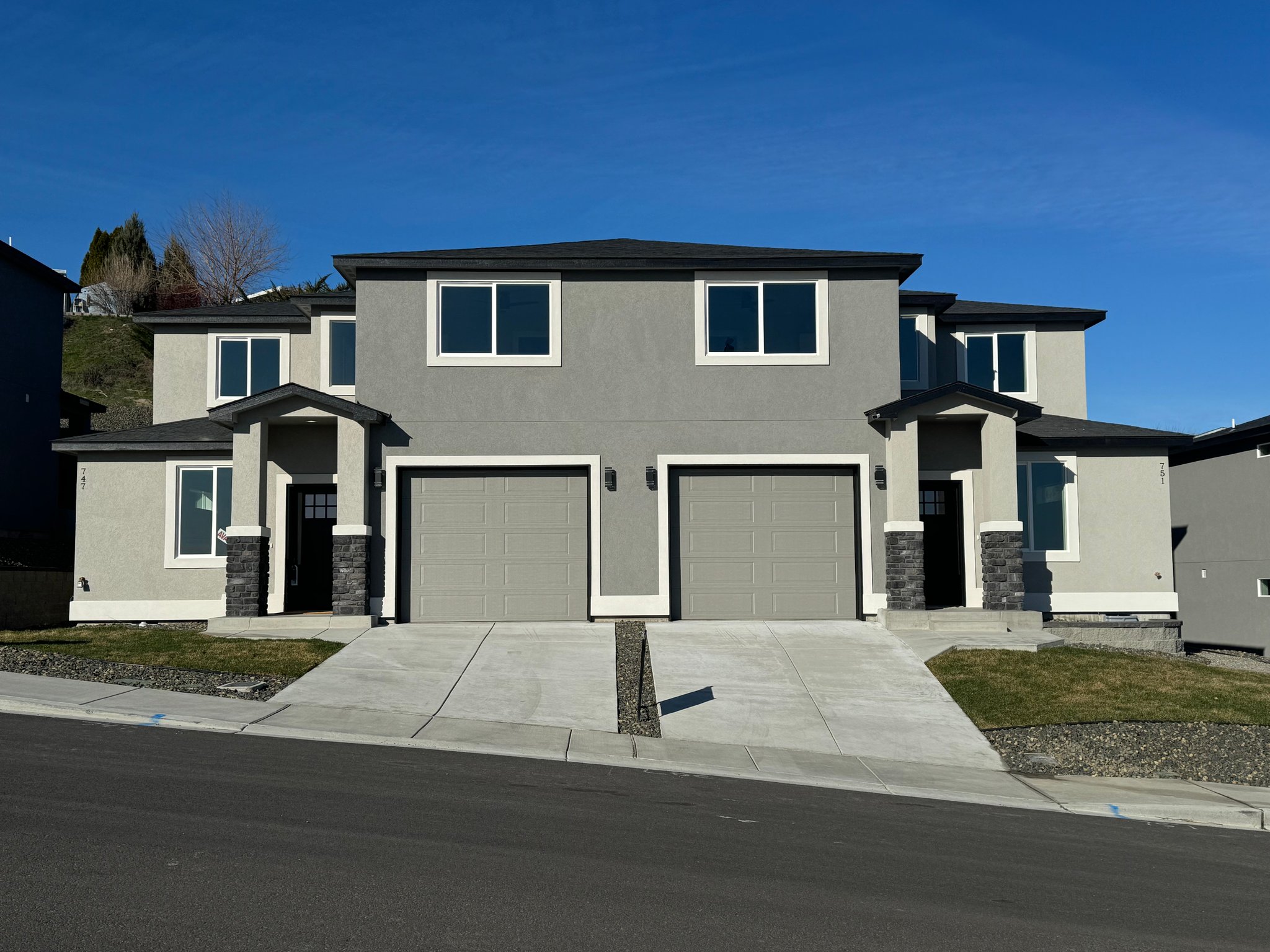 Richland Townhome: 822 Rio Vista Loop