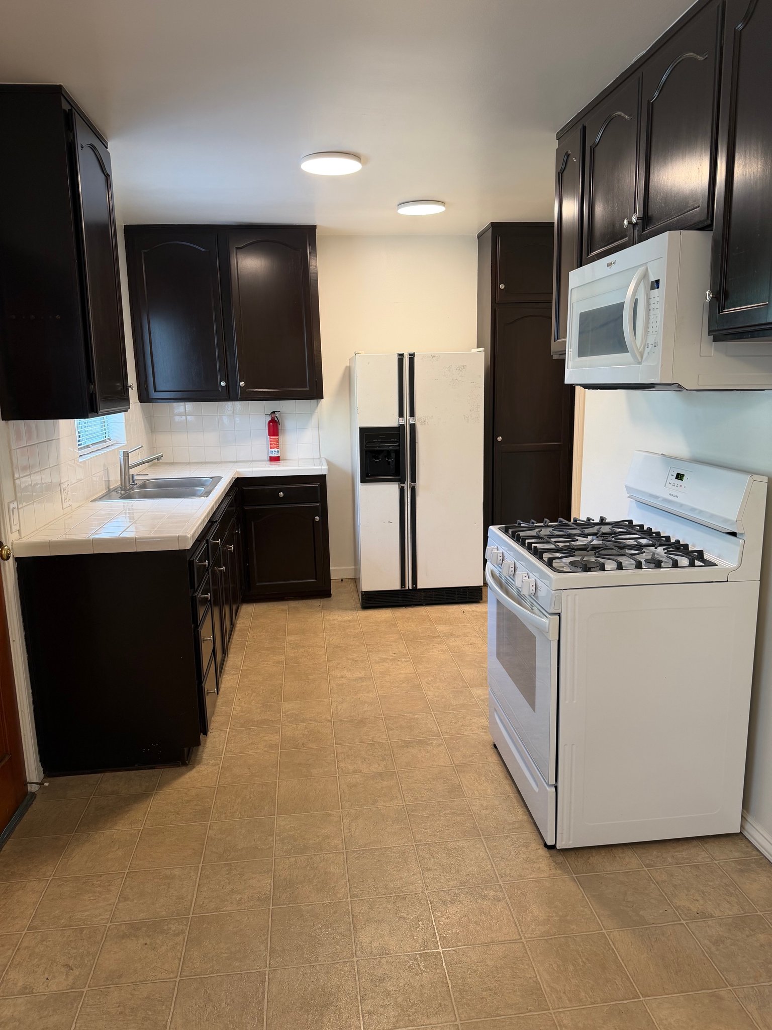 Burbank Apartment: 508 Valencia Ave