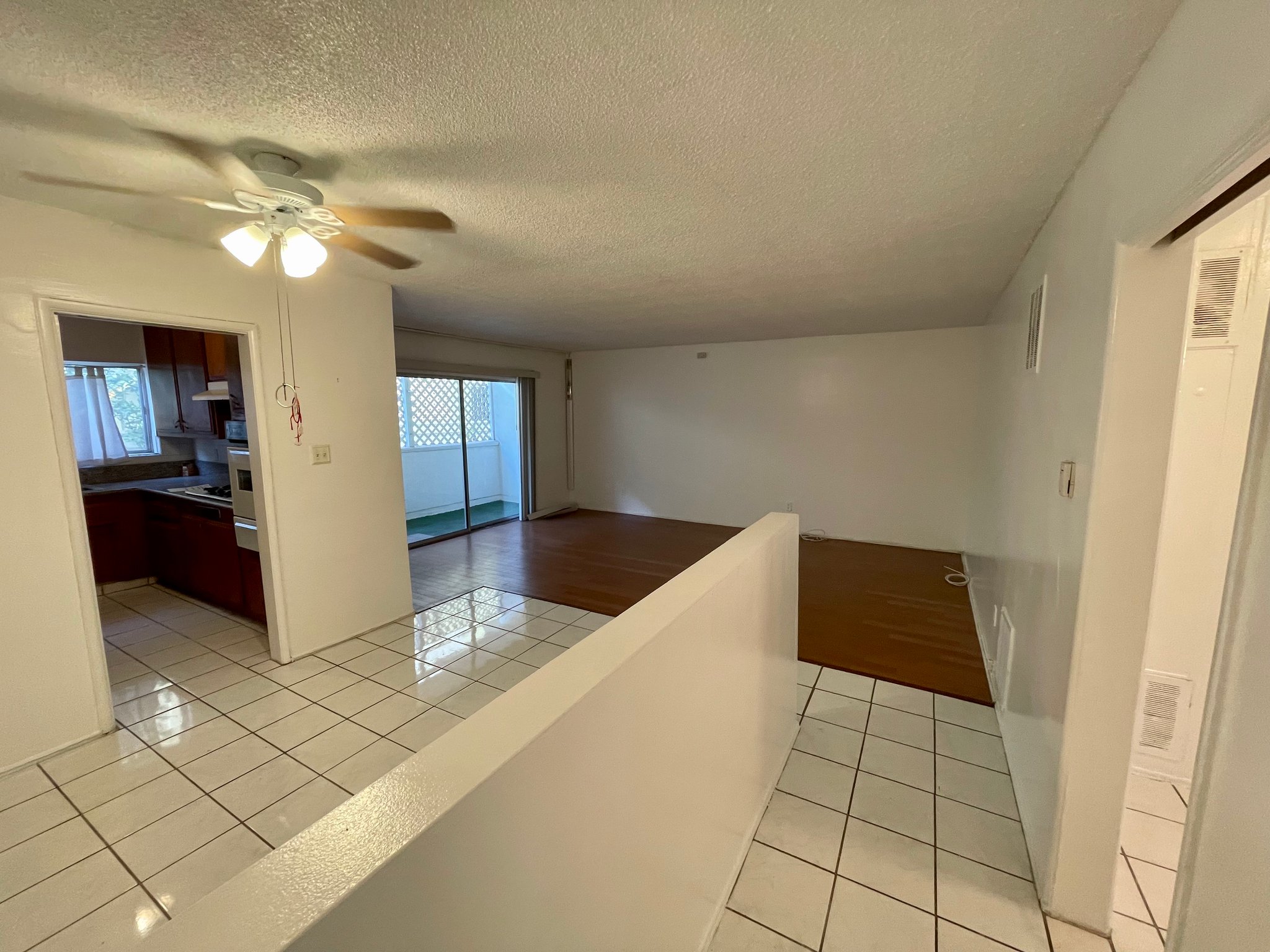 Santa Monica Apartment: 933 6th Street