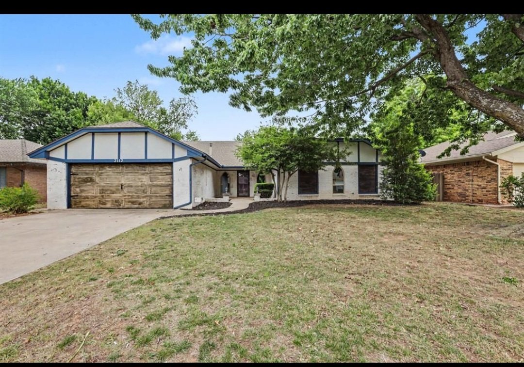 Yukon House: 2112 Bentham Pl
