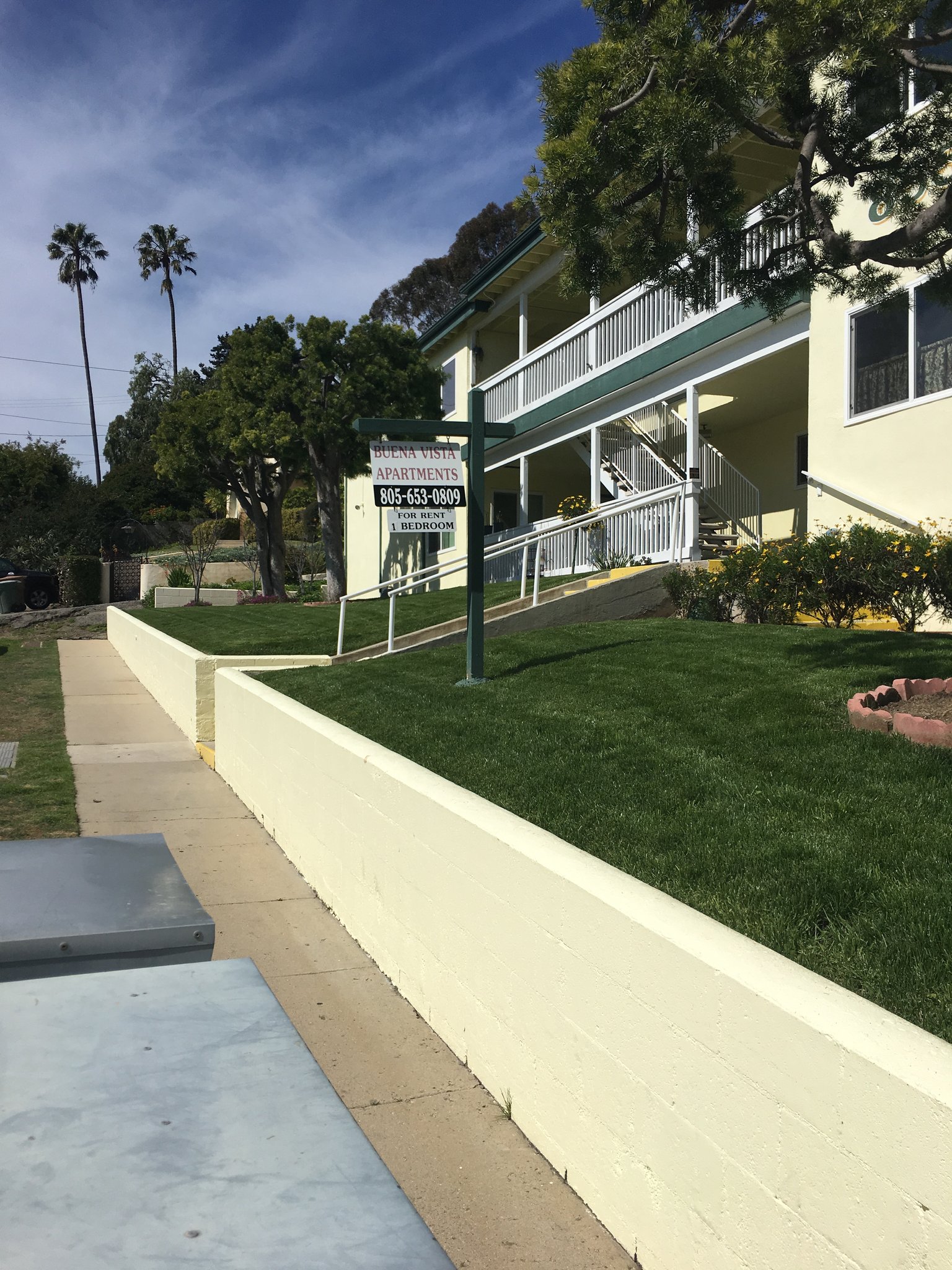 Ventura Apartment: 855 Buena Vista St