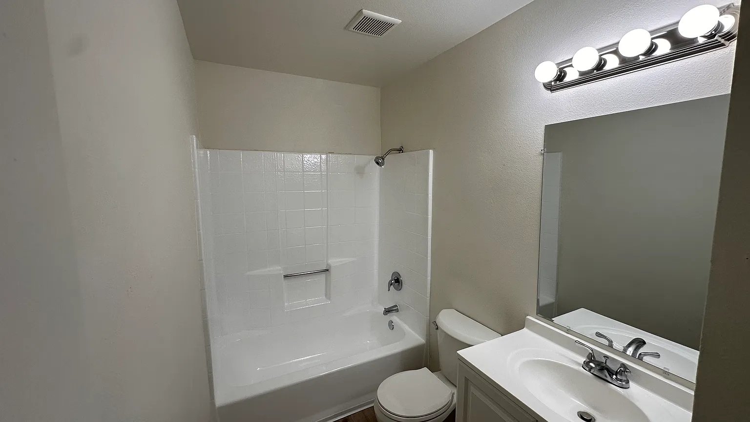 Anaheim Apartment: 1675 W Pampas Lane