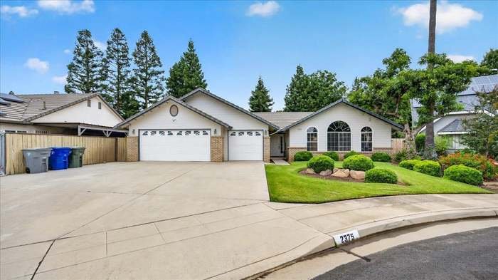 Clovis House: 2375 Fallbrook Ave