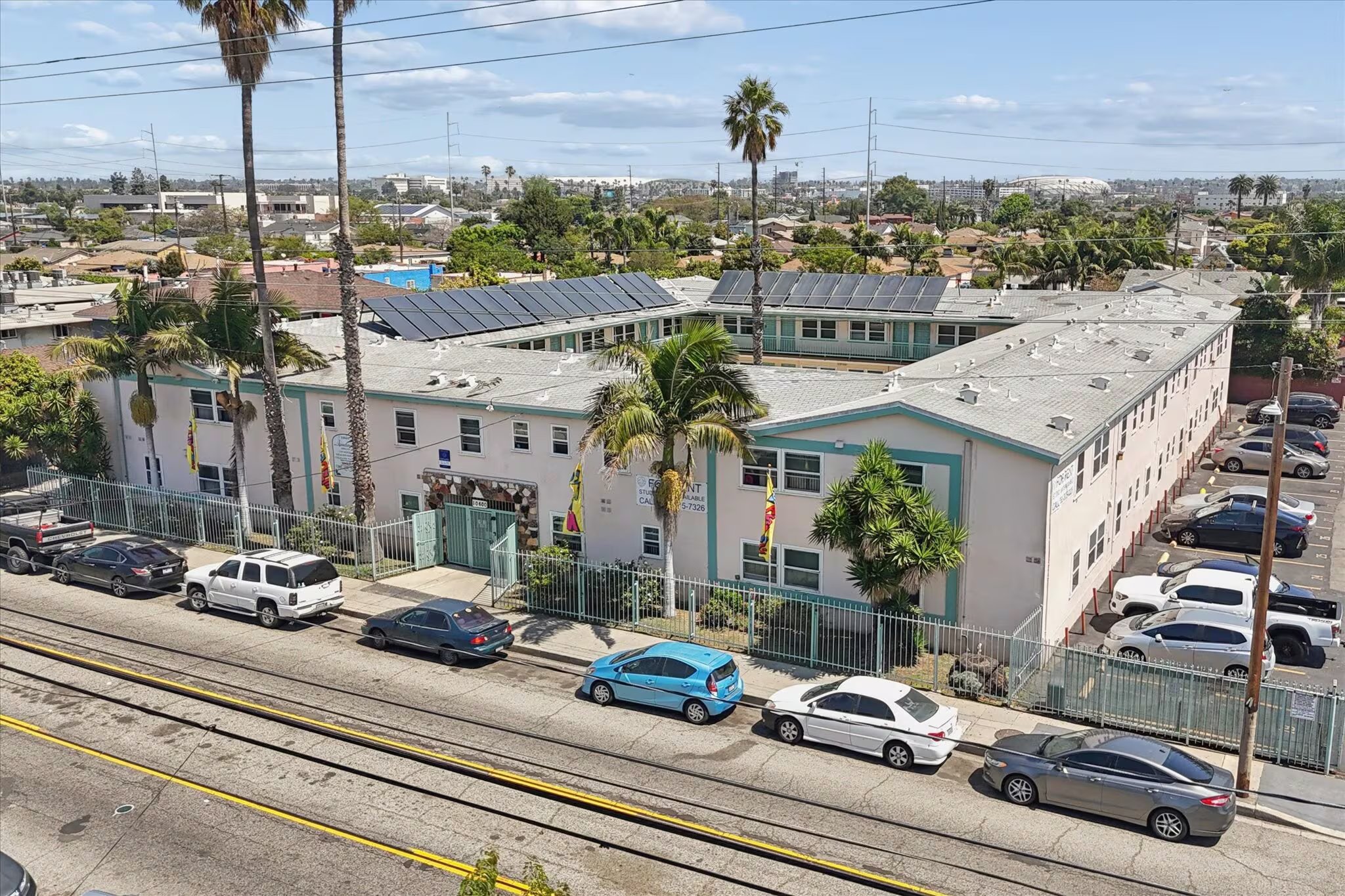 Inglewood Apartment: 10600 S Inglewood Ave.