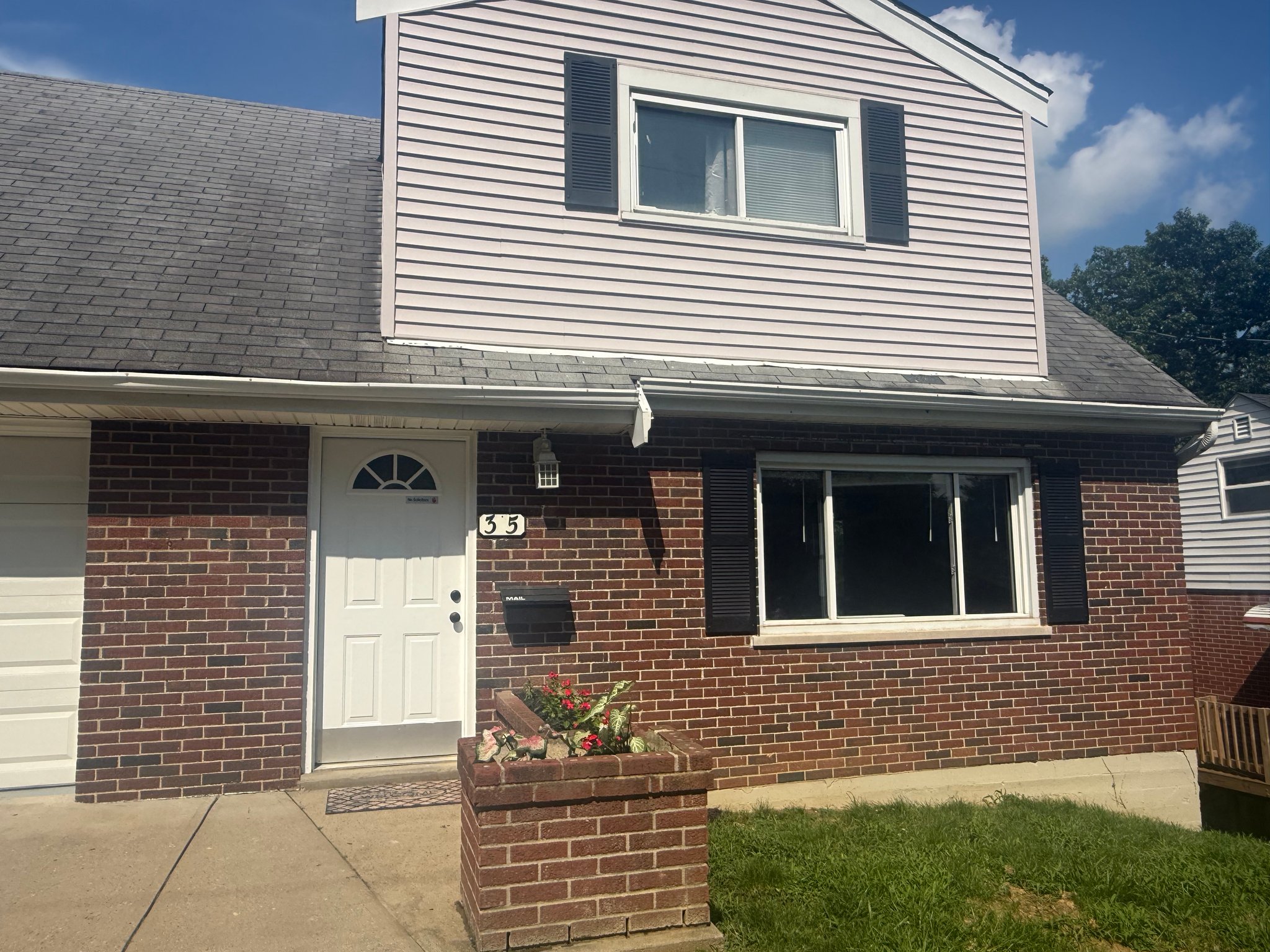 Newport House: 35 Parker Rd