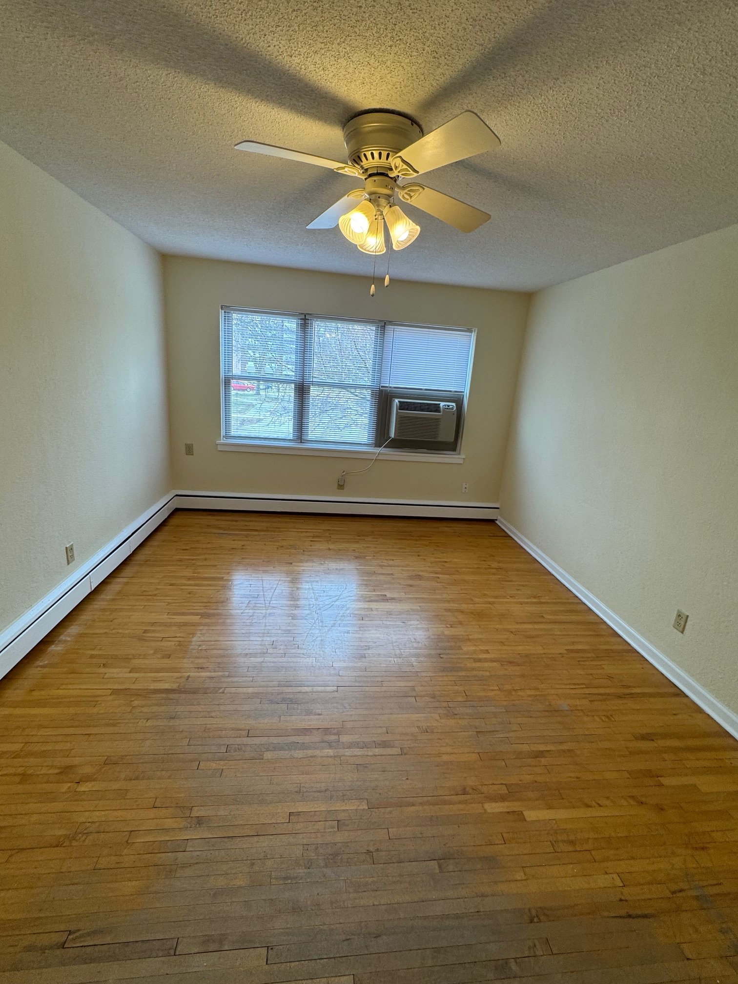St. Paul Apartment: 869 St. Paul Ave.