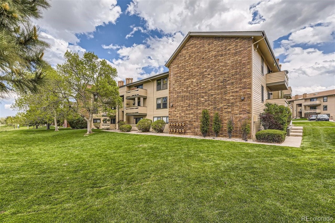 Lakewood Condo: 420 Zang St.