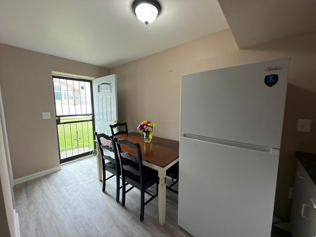 Waldorf Single Room: 12045 Bamburgh Ct