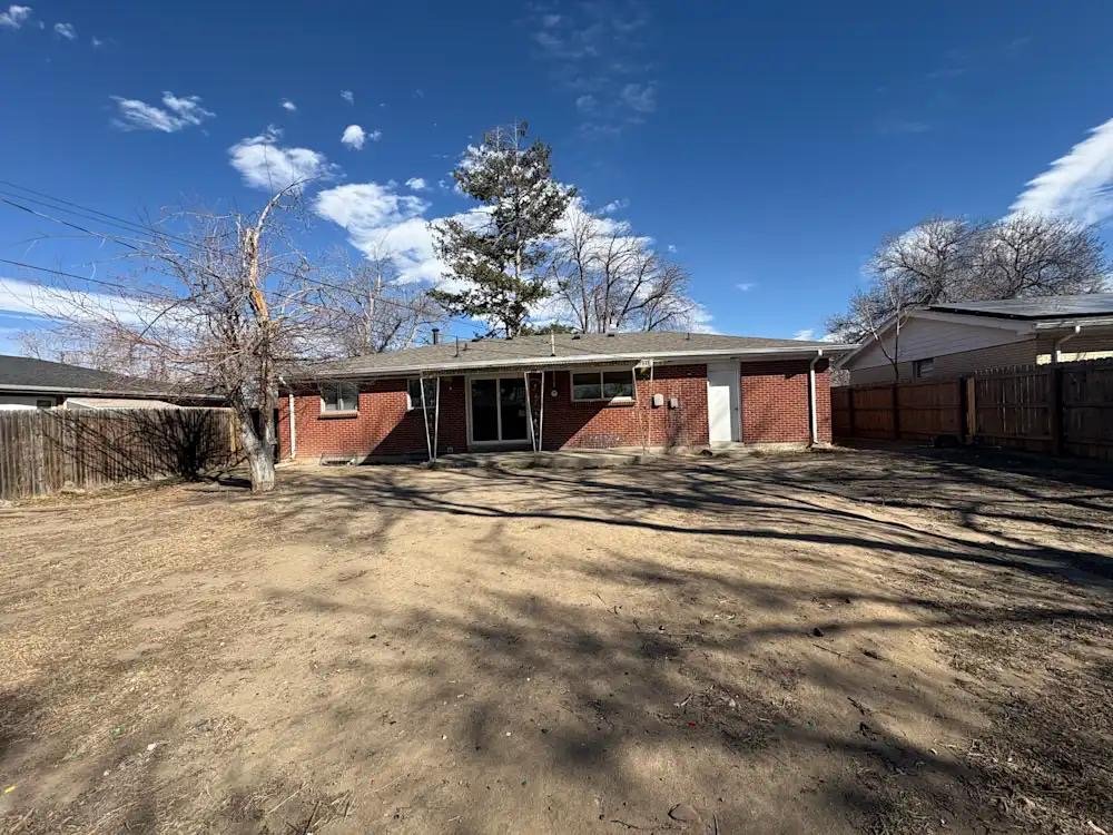 Aurora House: 3145 Worchester St,, CO, 80011