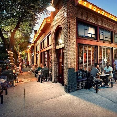 Dallas Apartment: 111 W Davis St