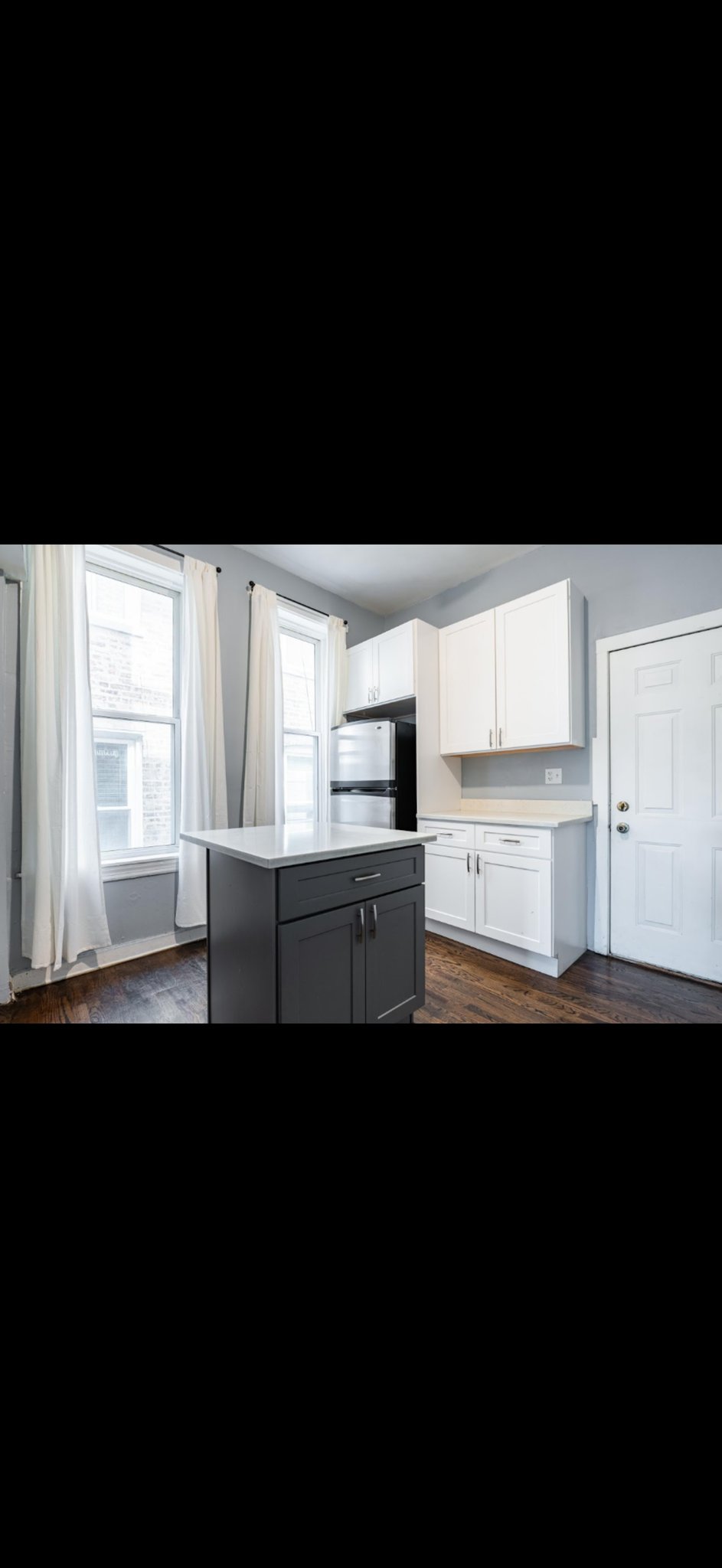 Chicago Apartment: 2527 W Division St