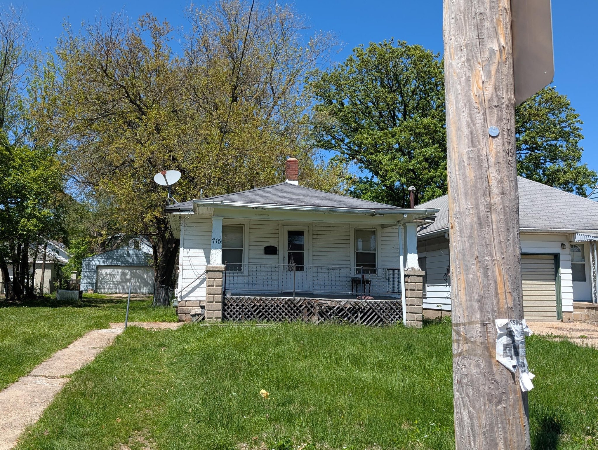 Peoria House: 715 W Thrush Ave