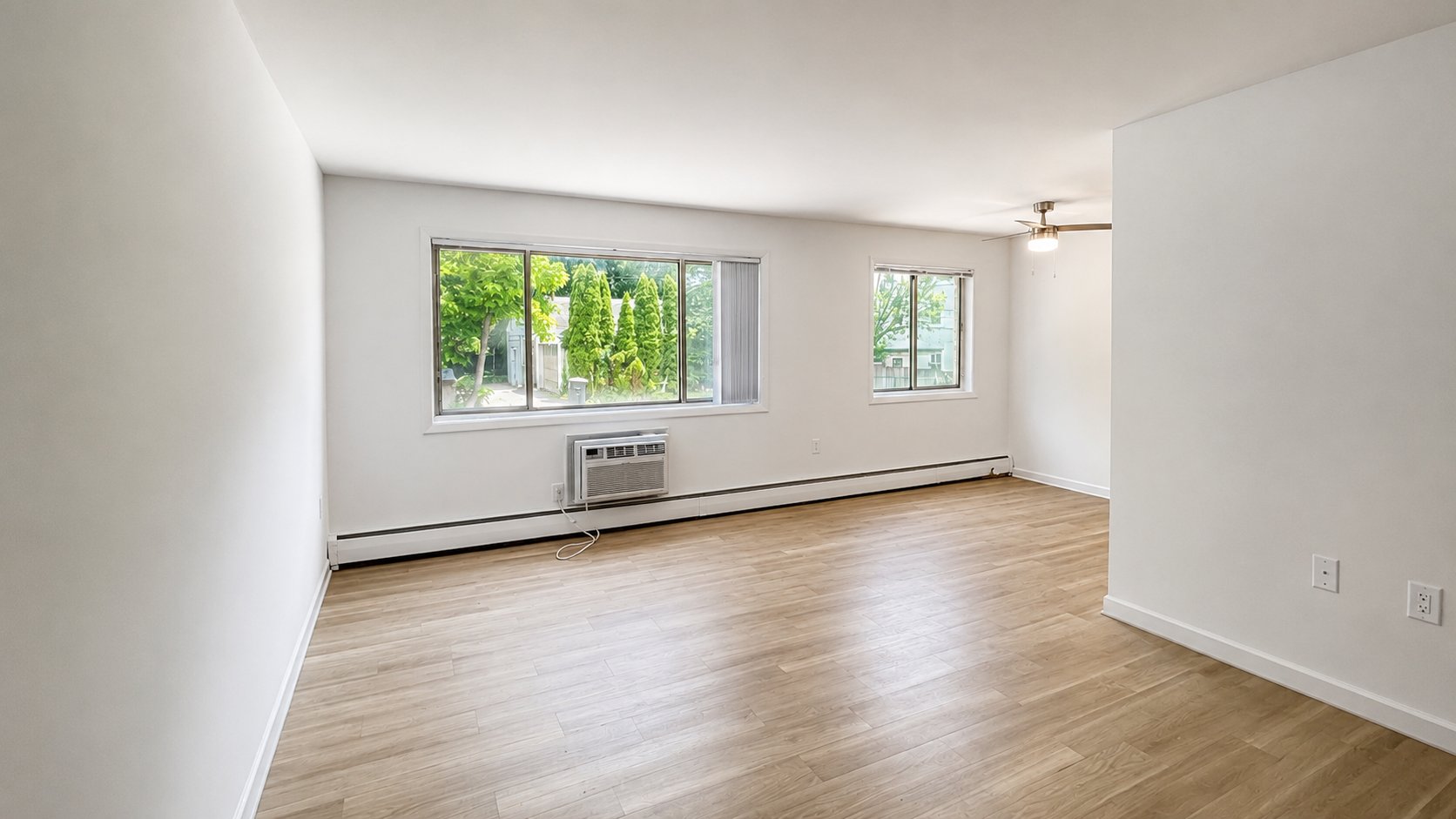 Washington Apartment: 4465 MacArthur Blvw NW