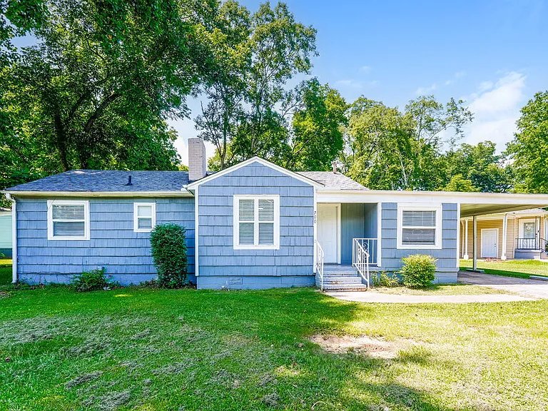 Birmingham House: 700 Robison Dr