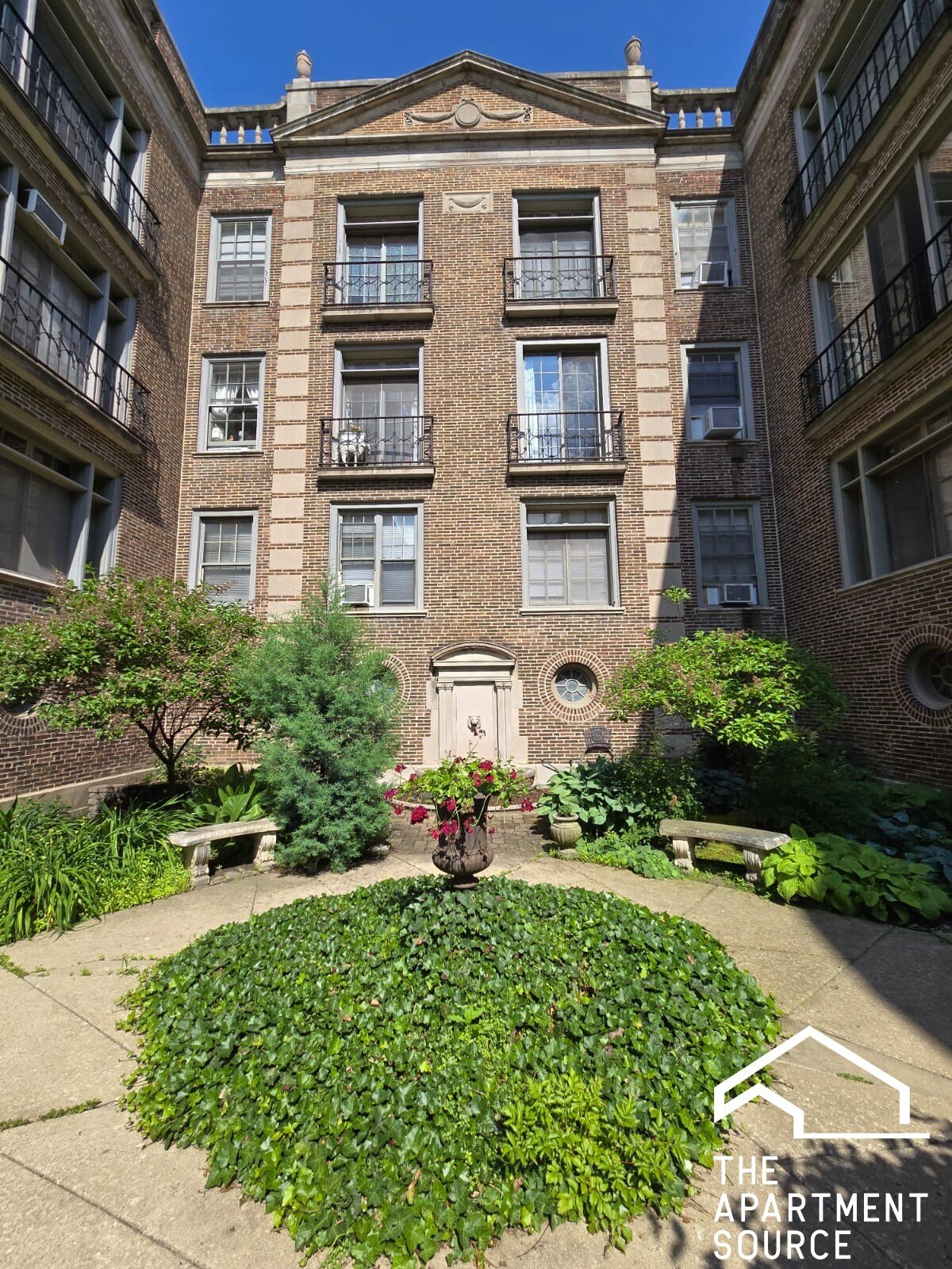 Evanston Apartment: 911 Elmwood Ave., #E3, Evanston, IL 60202