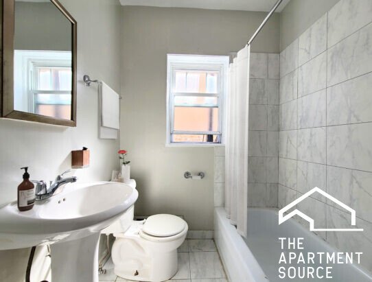 Chicago Apartment: 947 West Cornelia Ave., #GDN, Chicago, IL 60657