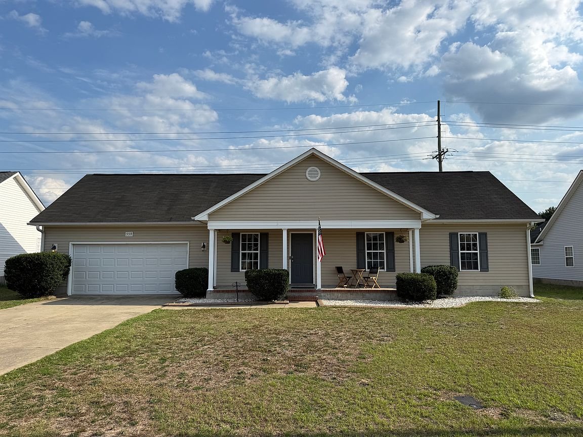 Hope Mills House: 559 Cypress Pond Dr