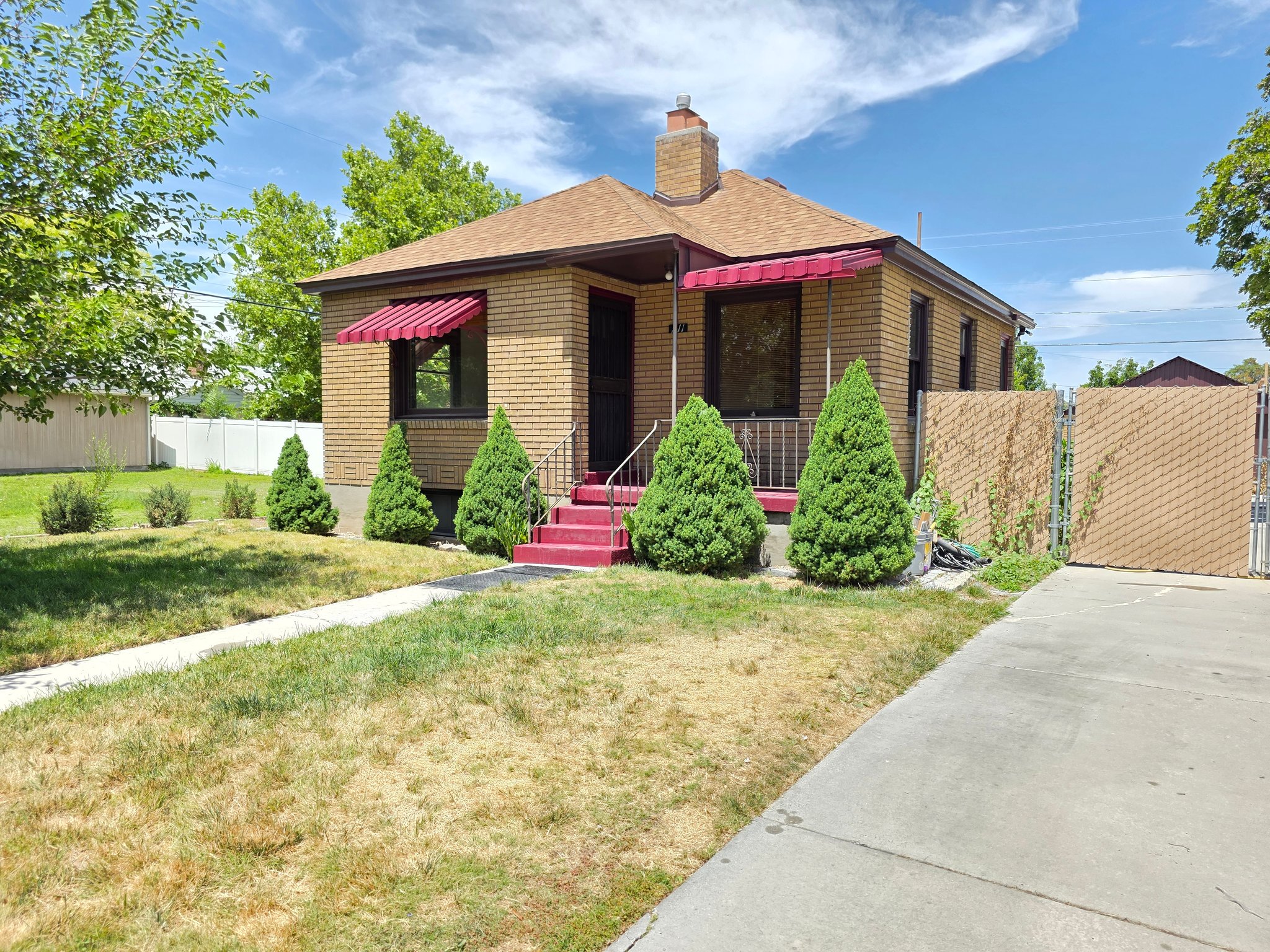Salt Lake City House: 211 E Maple St