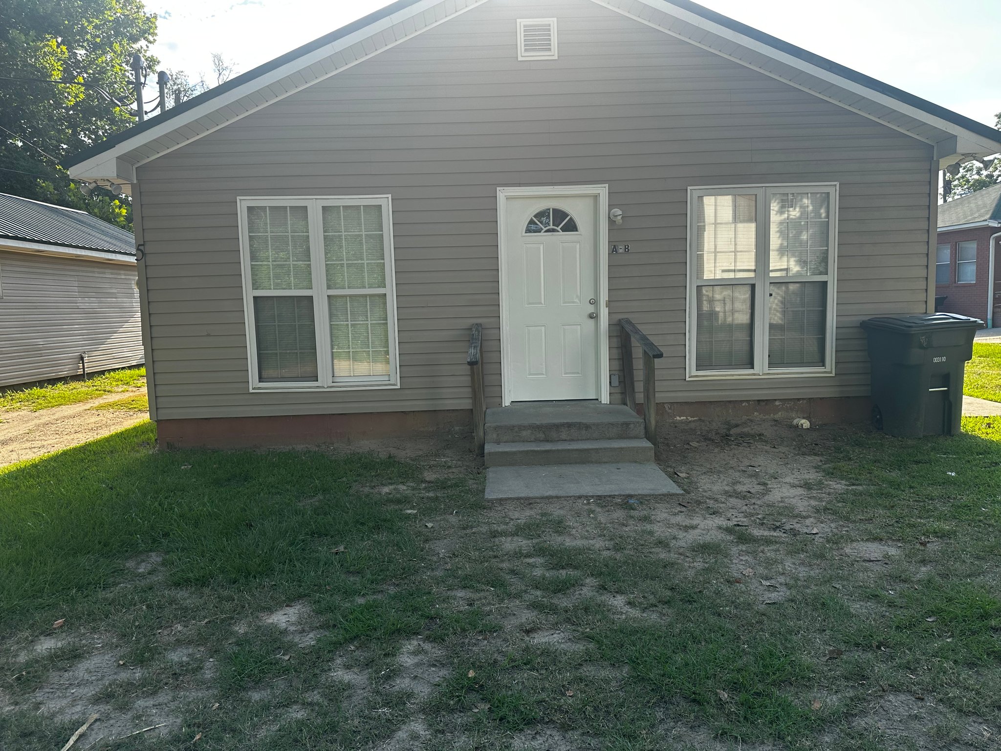 Statesboro House: 5 Bobby Donaldson Ave