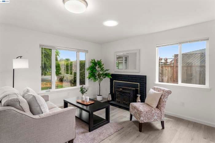 Fremont House: 40335 Robin St