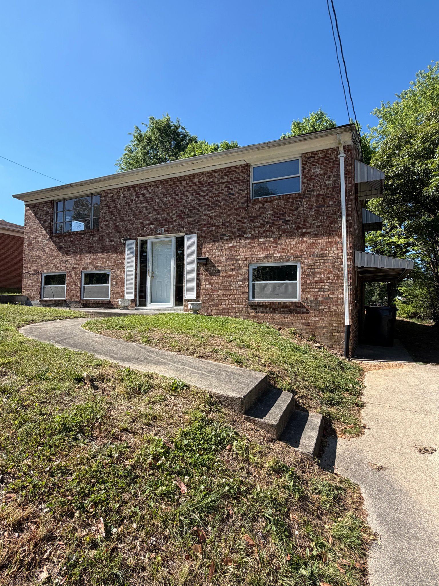 Danville House: 639 Holbrook St