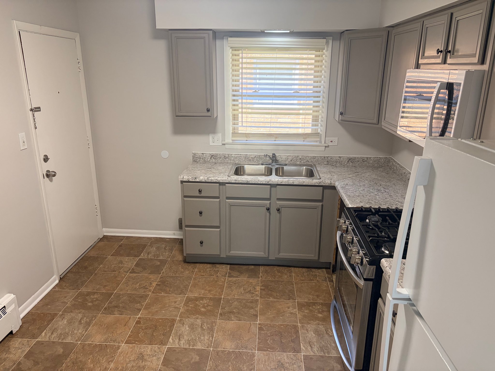 Lansing Condo: 18534 Wildwood Ave
