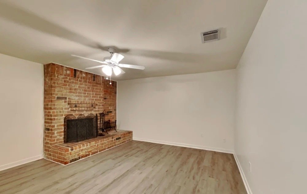 Houston House: 10507 Mills Walk Dr